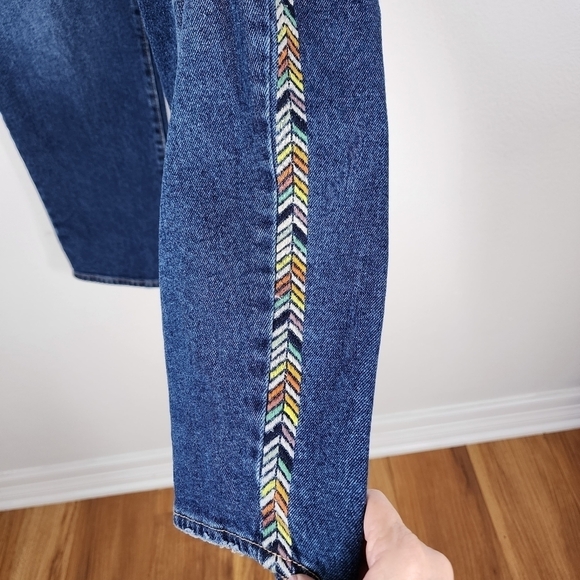 KNOX ROSE EMBROIDERED SIDE SEAM STRAIGHT LEG JEANS - Picture 5 of 9